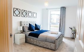 A Luxury 2 Bedroom Apartment With 2 Free Parking